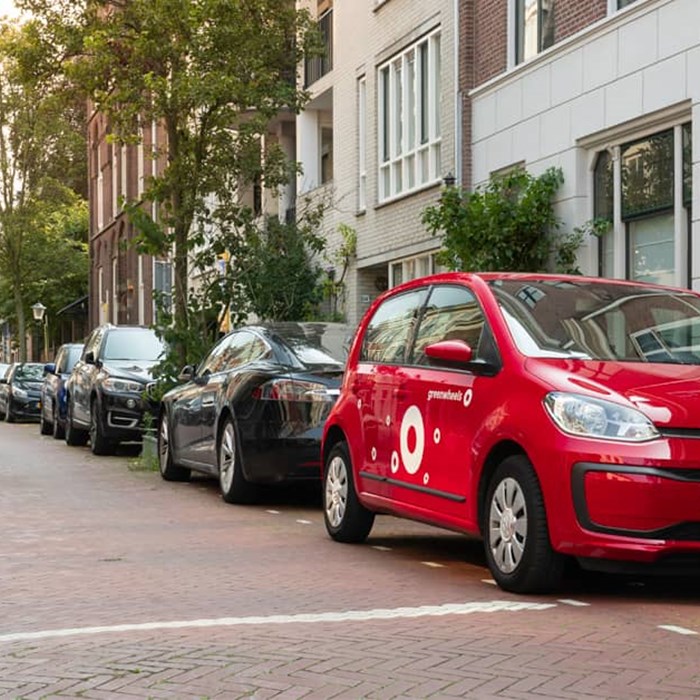 Greenwheels deelauto up! Parkeren straat auto huren geparkeerd