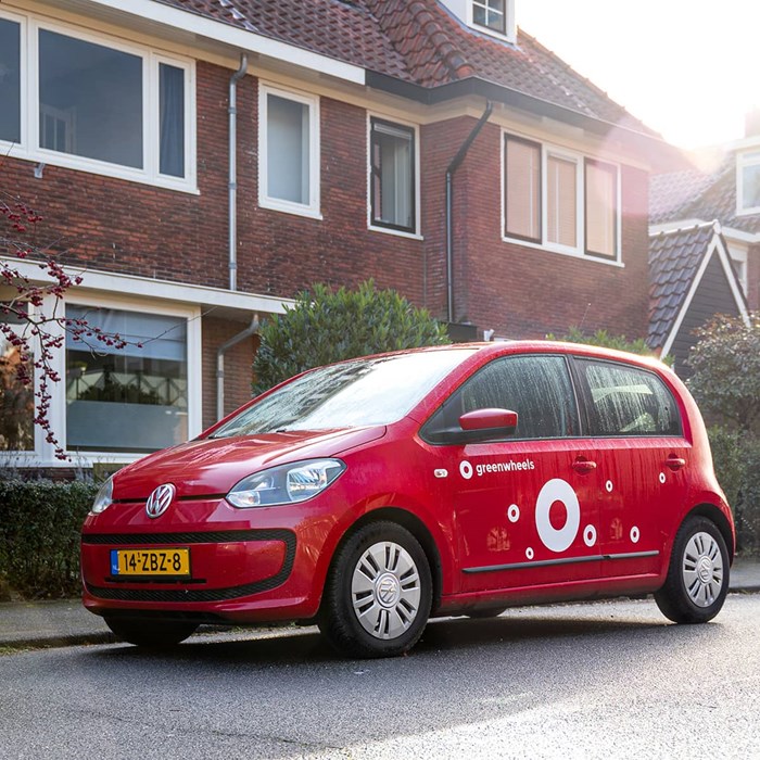 Greenwheels deelauto Utrecht Ochtend ochtendzon woonwijk