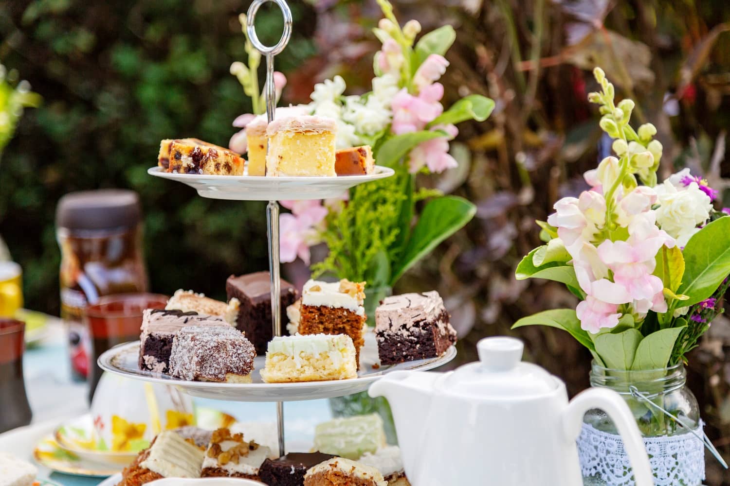 High tea buiten in de zomer