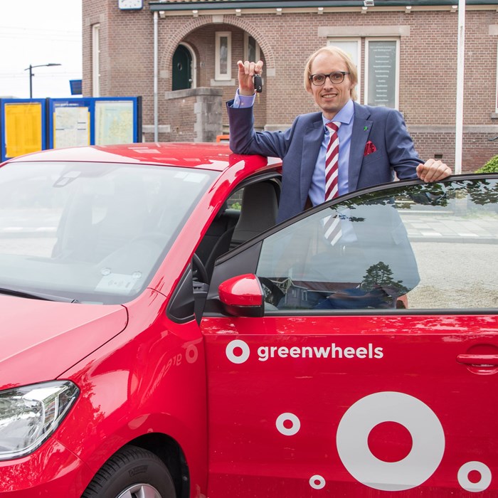 Man met Greenwheels deelauto in Bodegraven