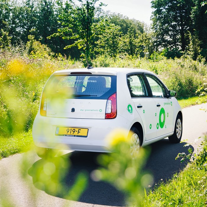Greenwheels elektrische auto Skoda CITIGOe in natuurgebied
