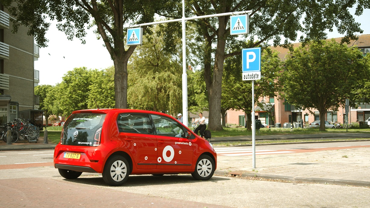 Deelauto Greenwheels in Leiden kindvriendelijke wijk rijden met kinderen