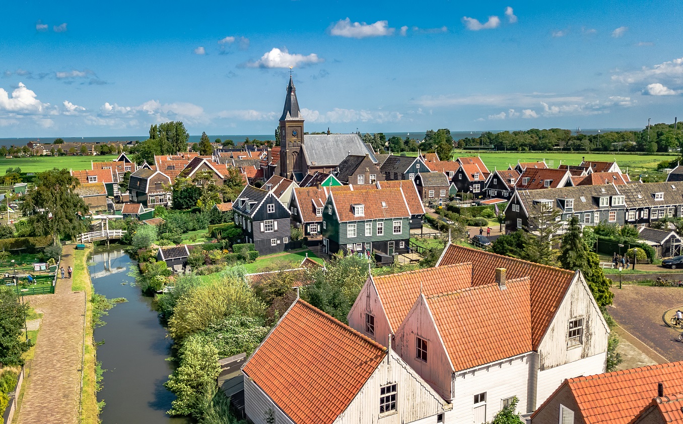 Overzichtsfoto dorp Marken in Noord Holland Greenwheels vakantieserie duurzaam op reis