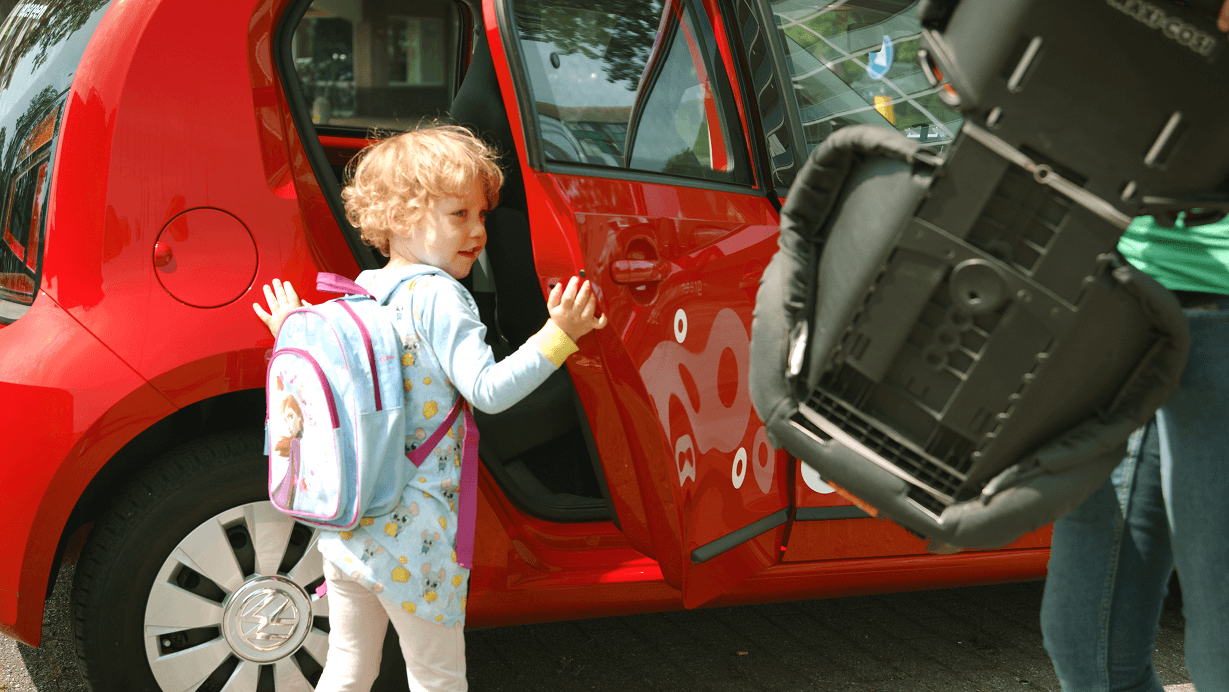 Greenwheels review kindje stapt in Greenwheels auto deelauto kinderen